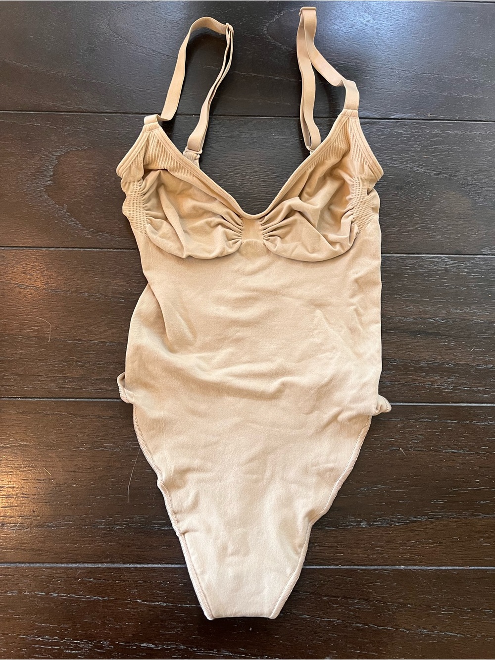 SKIMS Brand New Low Back Thong Bodysuit in Nude Sand Shapewear Snatching Med - Picture 3 of 11